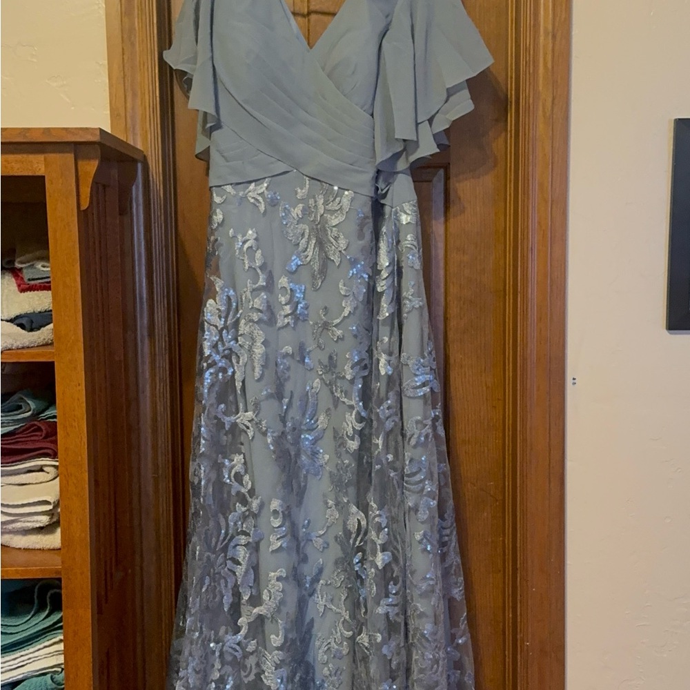 JJs House Light Blue Maxi Dress with Sequin Lace. NEW w tags